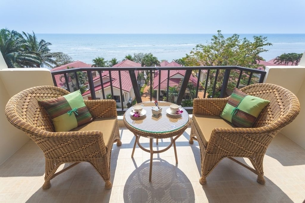 New Travel Beach Resort 38/68