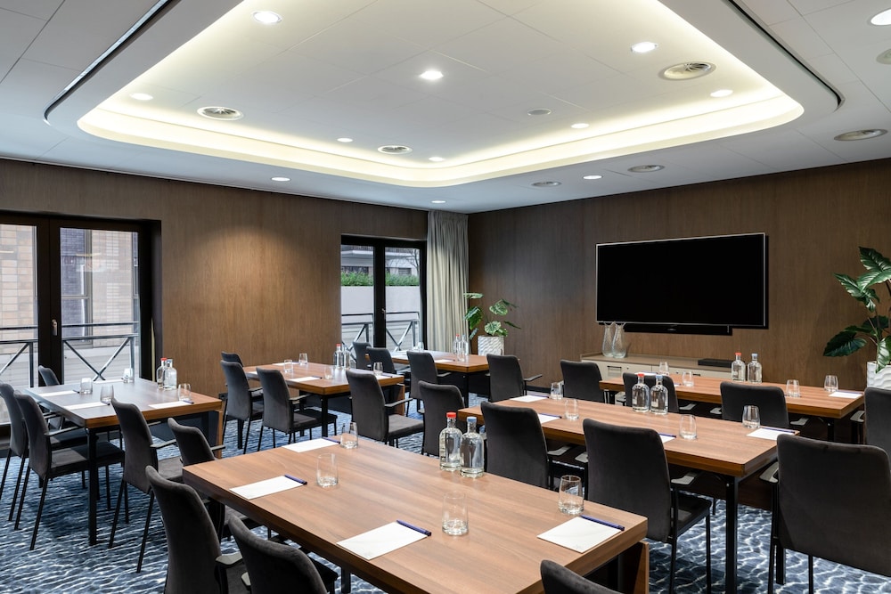 The Den, ‘s-Hertogenbosch, a Tribute Portfolio Hotel 38/49