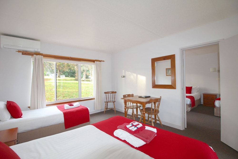 PORT ARTHUR MOTOR INN 23/37