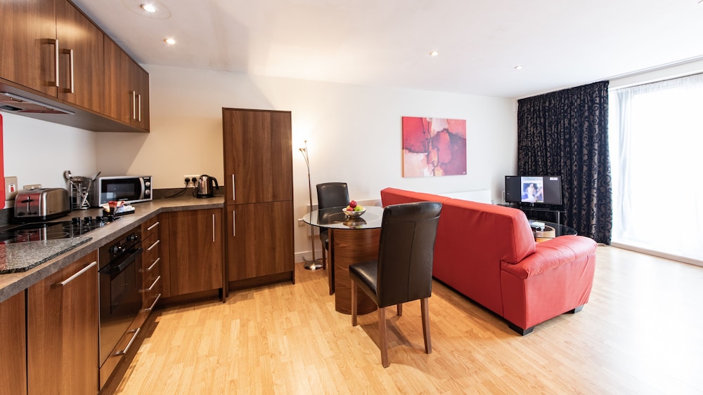 The Spires Serviced Apartments Birmingham 33/36