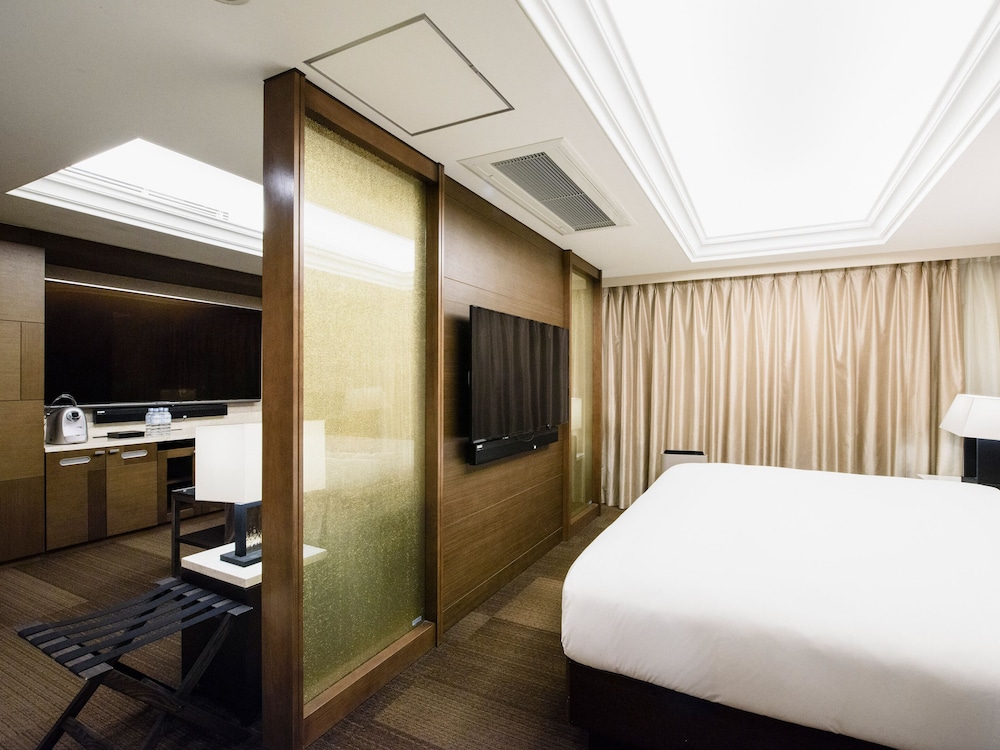 Meguroholic Hotel 11/27