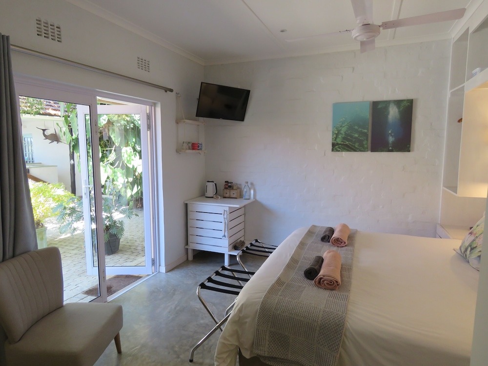 Bare Feet Retreat 30/50