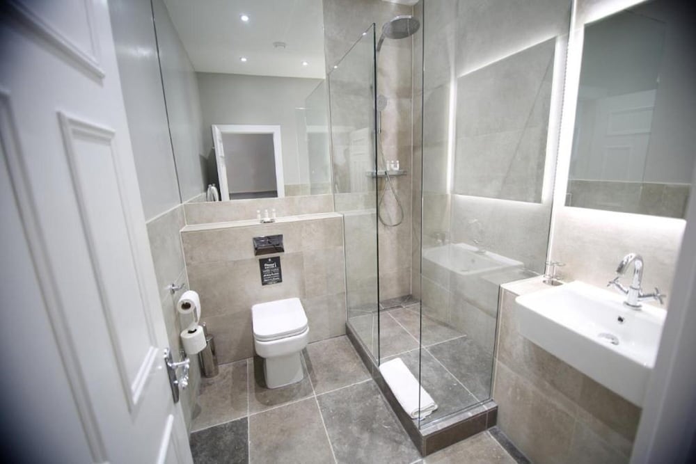 Hatton Court Hotel 7/48