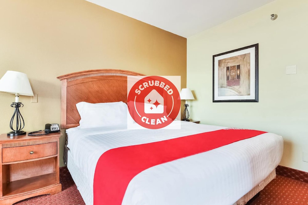 Oyo Townhouse Oklahoma City Airport 7/77