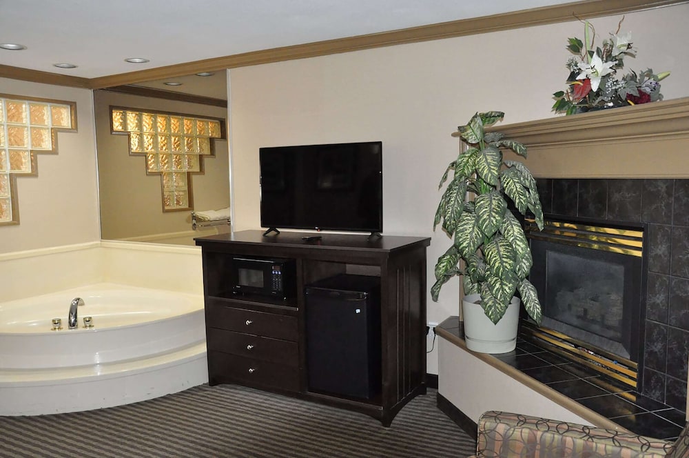 Ramada by Wyndham Abbotsford 4/24