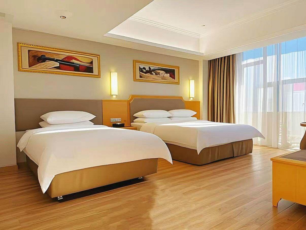 Deluxe, Twin Beds, with View