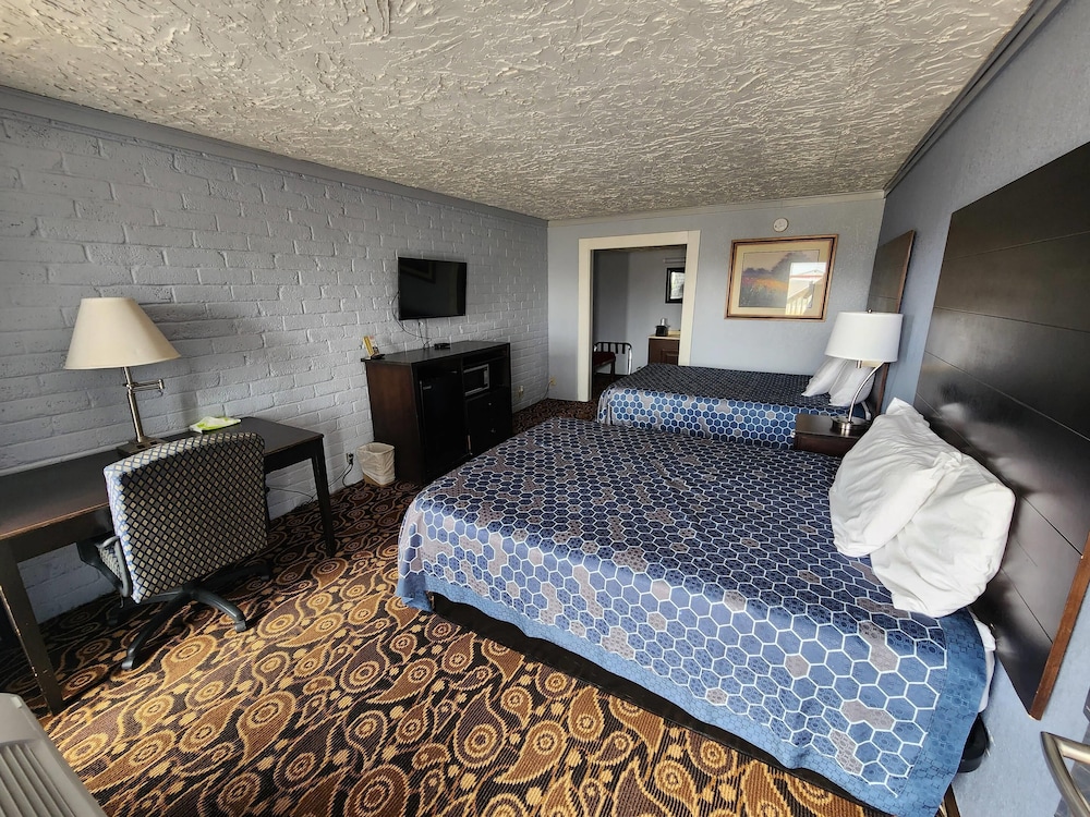 Rodeway Inn Carthage, MO 9/15
