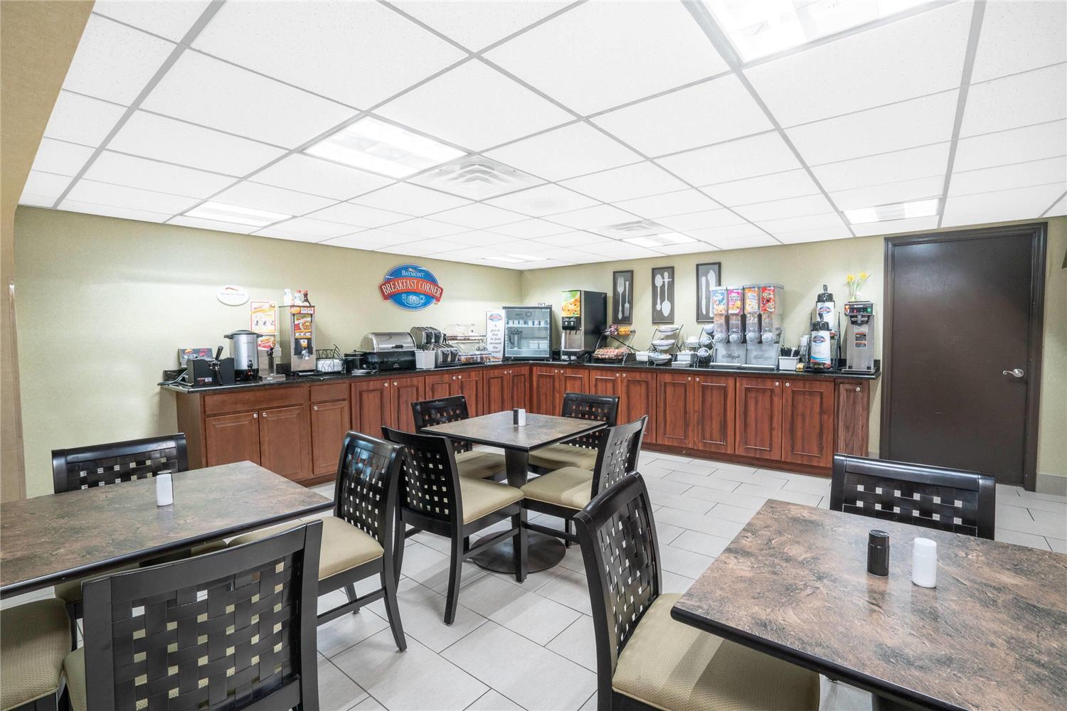 Baymont By Wyndham Knoxville I-75 28/45