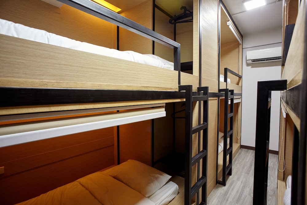 Le Bonheur Poshtel 35/39