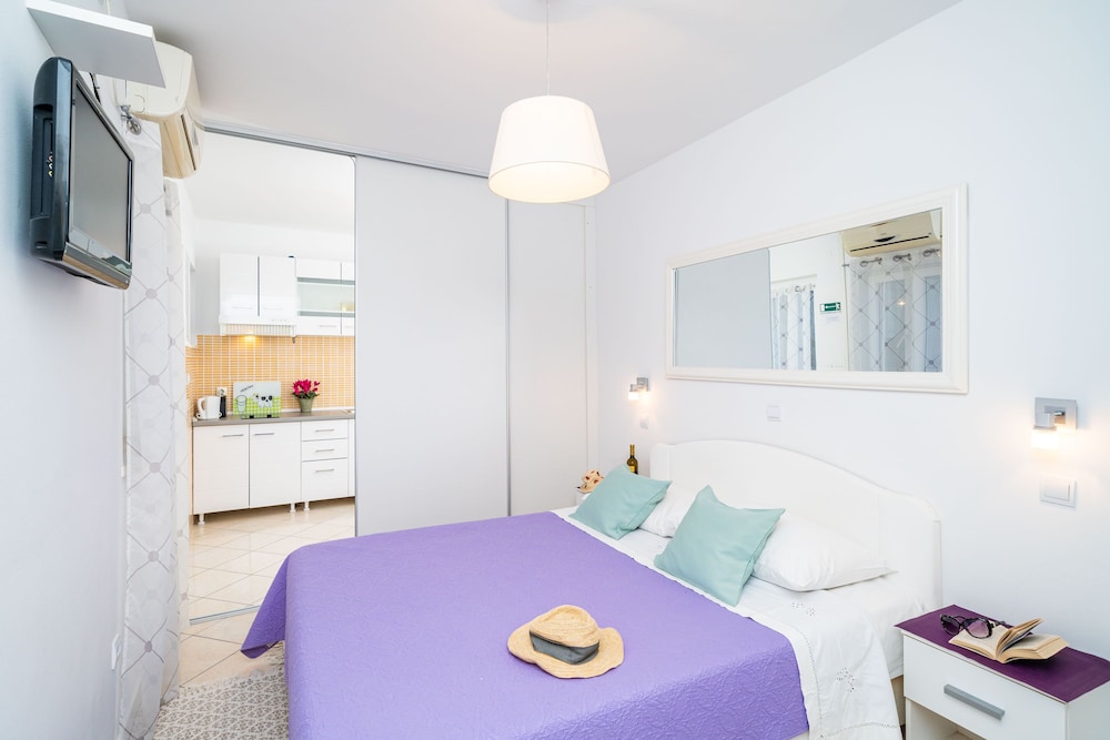 Jele Rooms 21/50