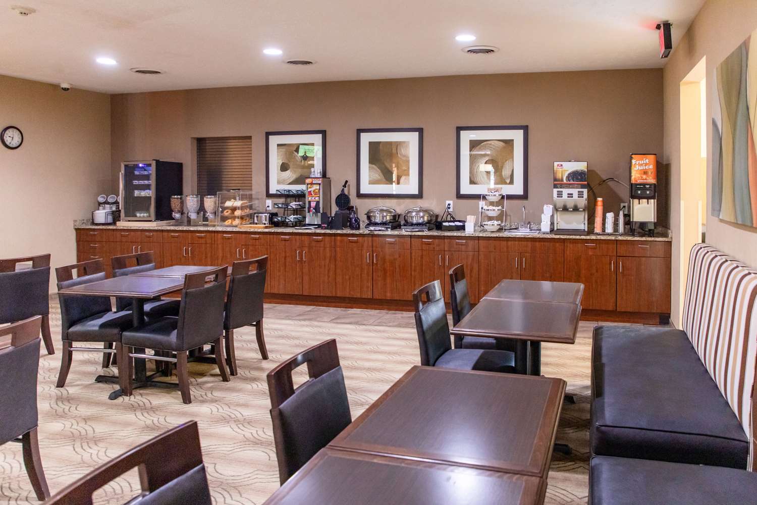 MainStay Suites Fargo - I-94 Medical Center 33/41
