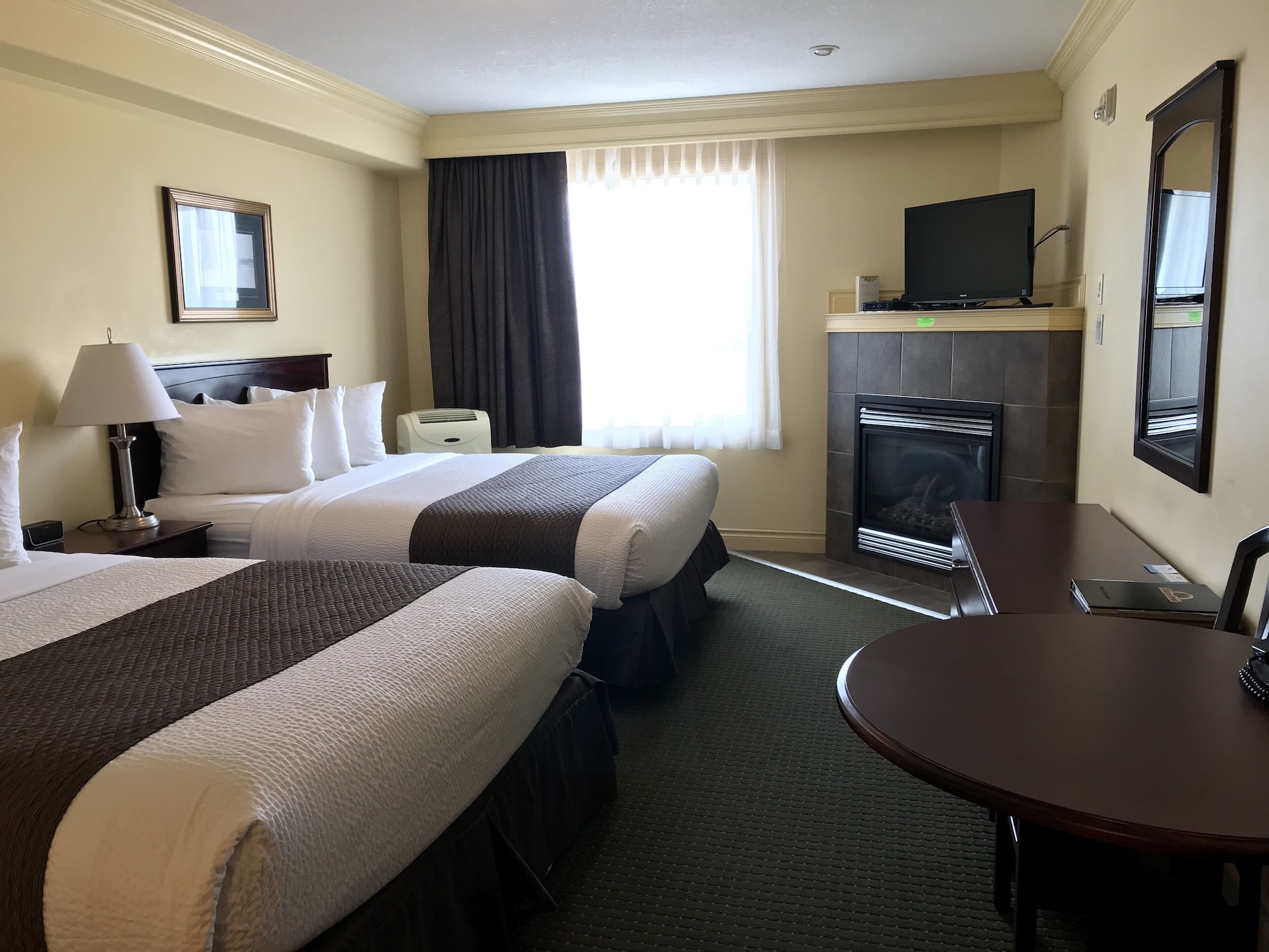 غرفة قياسية بسريرين كوين يُسمح فيها بالحيوانات الأليفة، Quality Inn & Suites Whitecourt 5/8