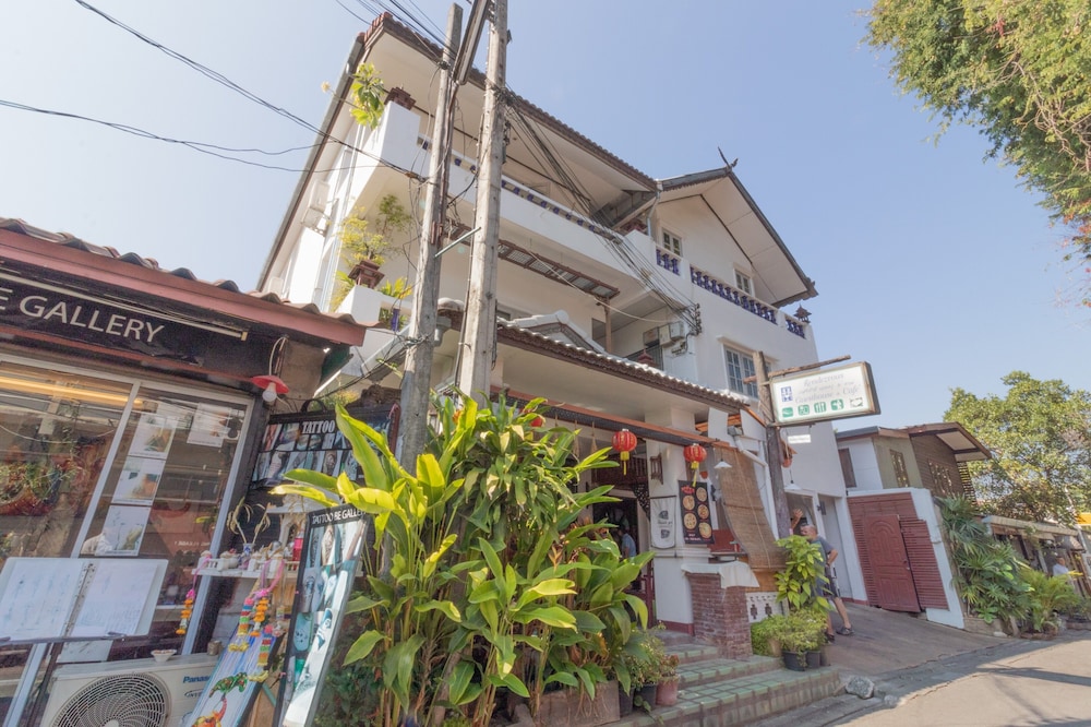 Rendezvous Oldtown Chiangmai (SHA Extra Plus) 3/50