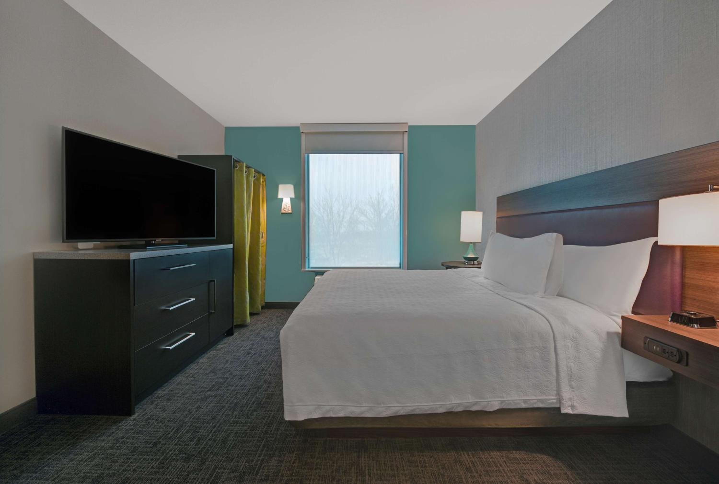 1 Bedroom, Suite, King Bed, Sofa