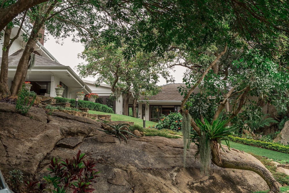 Sheppard Boutique Guesthouse 35/50