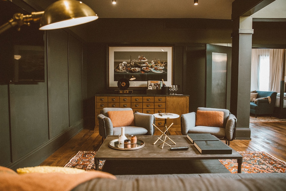 Crossroads Hotel 39/53