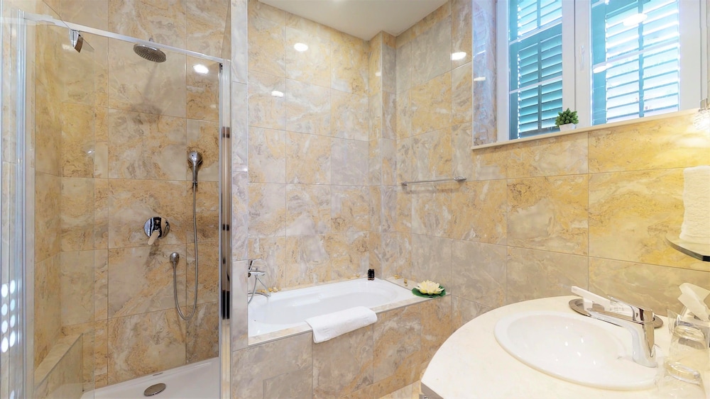 Historic Boutique Hotel Cattaro 57/60