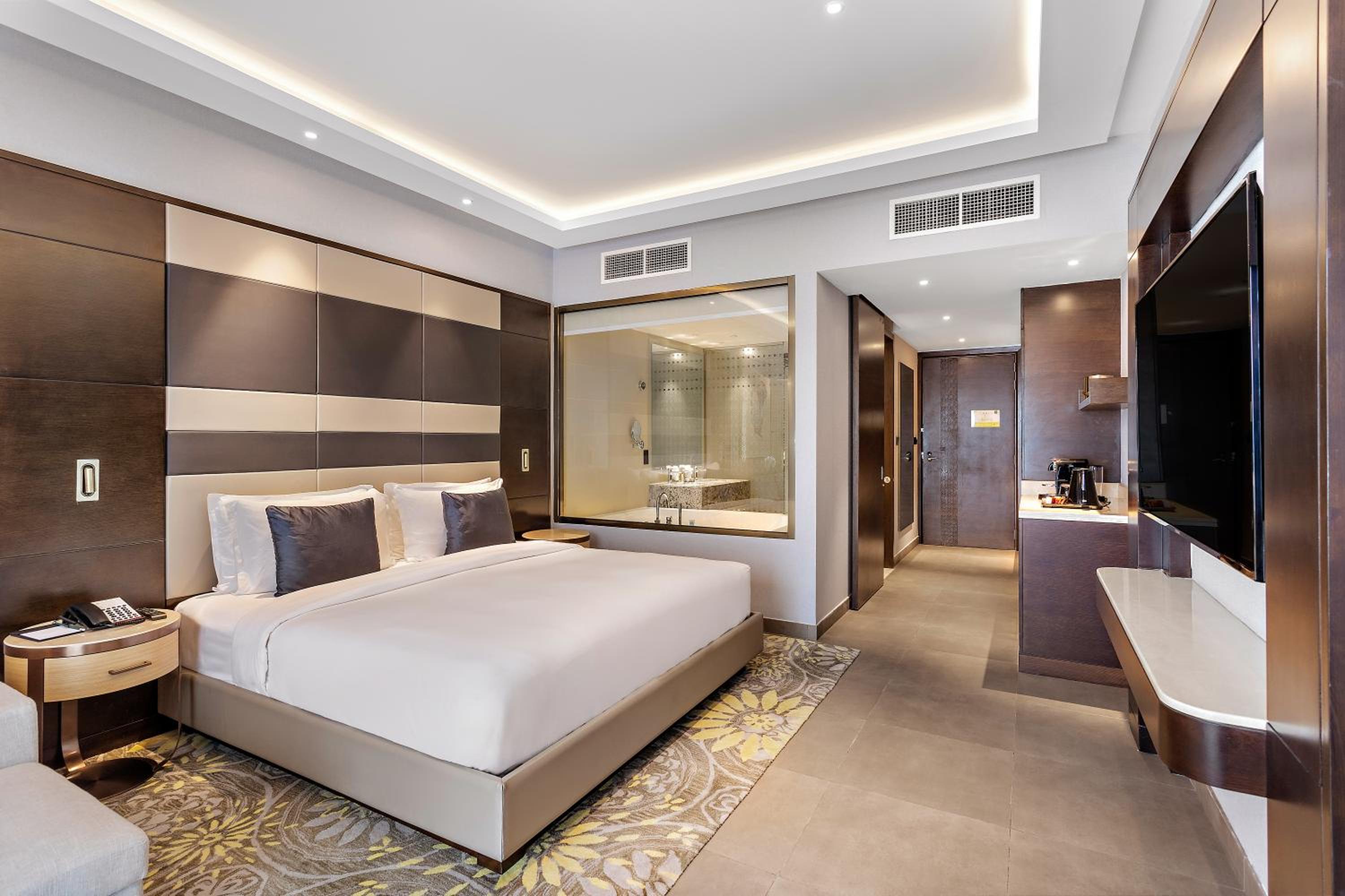 Luxury King Room with Balcony Kitchenette And Burj Khalifa View
