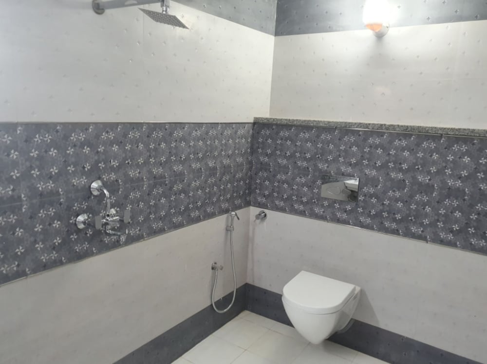 HOTEL DOON REGENCY 37/41