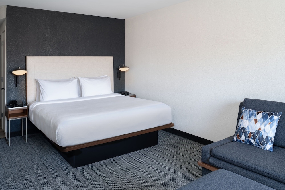 Courtyard By Marriott Providence Lincoln 10/50