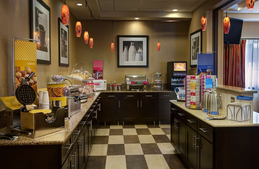 Hampton Inn Chambersburg 21/34