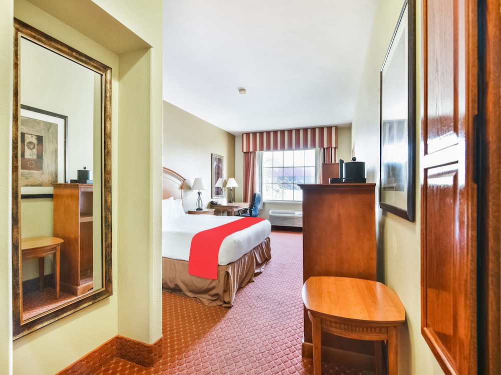 Oyo Townhouse Oklahoma City Airport 33/77