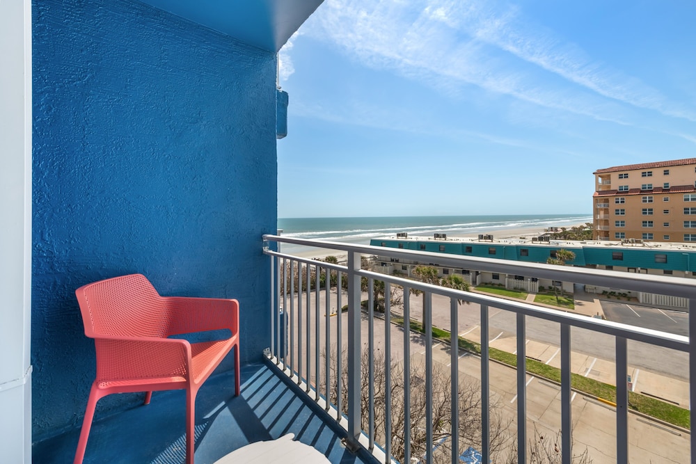Coconut Palms Beach Resort II 5/50