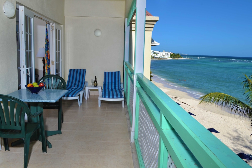 Coral Mist Beach Hotel 20/30