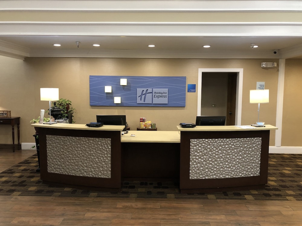 Holiday Inn Express Hotel & Suites Corning 17/45