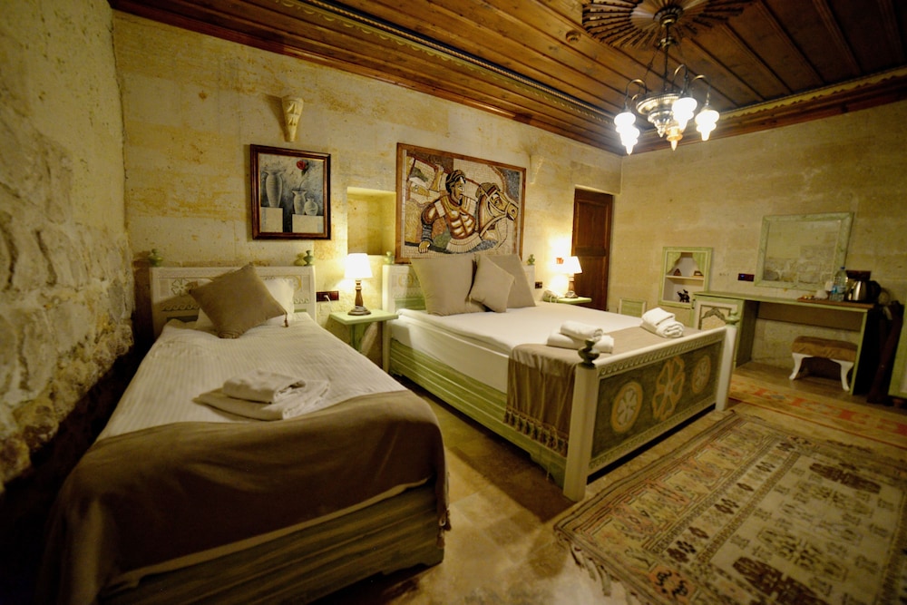 Caftan Cave Suites 13/49