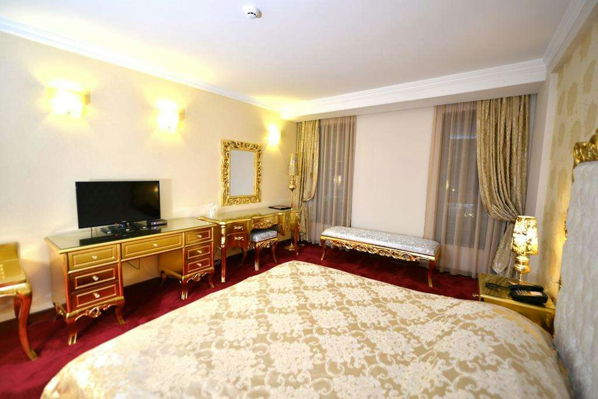 Gold Hotel 48/67