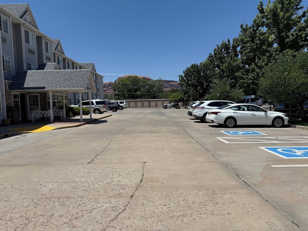 RIVER CANYON LODGE 52/57