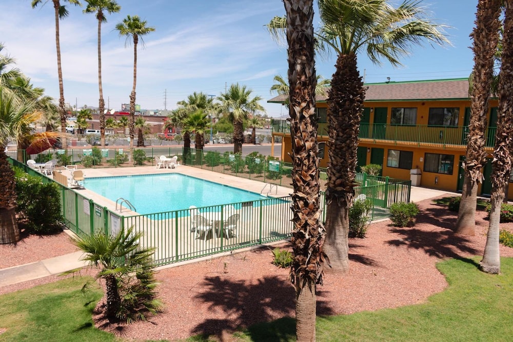 Econo Lodge Inn & Suites Yuma 37/47