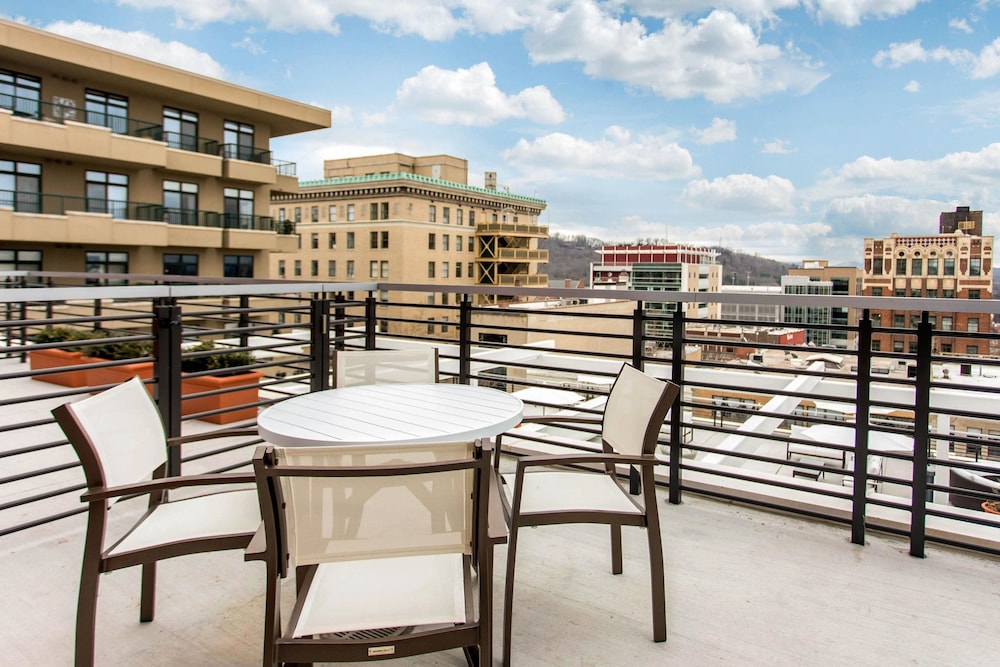 Cambria Hotel Downtown Asheville, NC 33/39