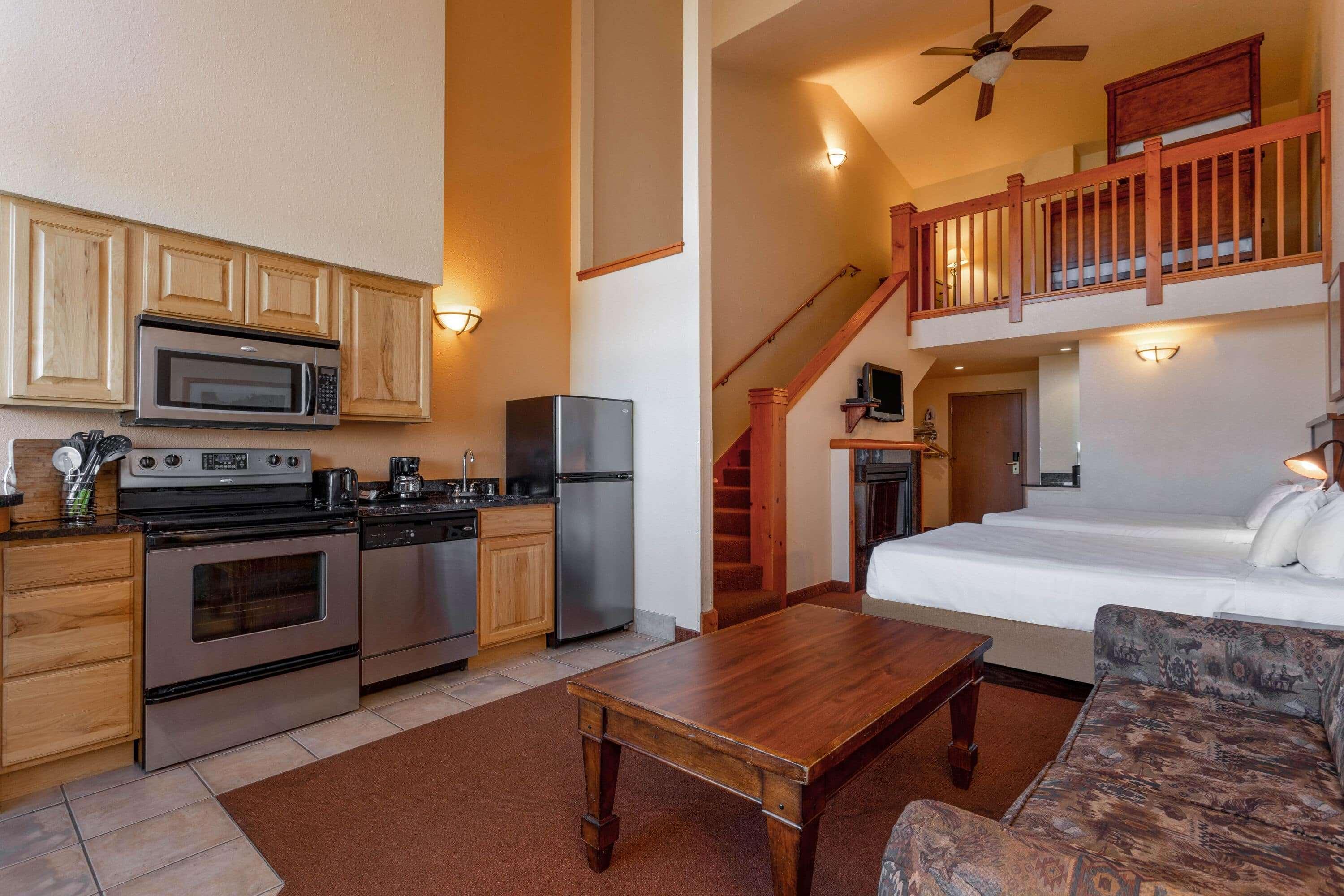 Loft, Bunk Bed, 2 Queen Beds, Golf Course View, Accessible
