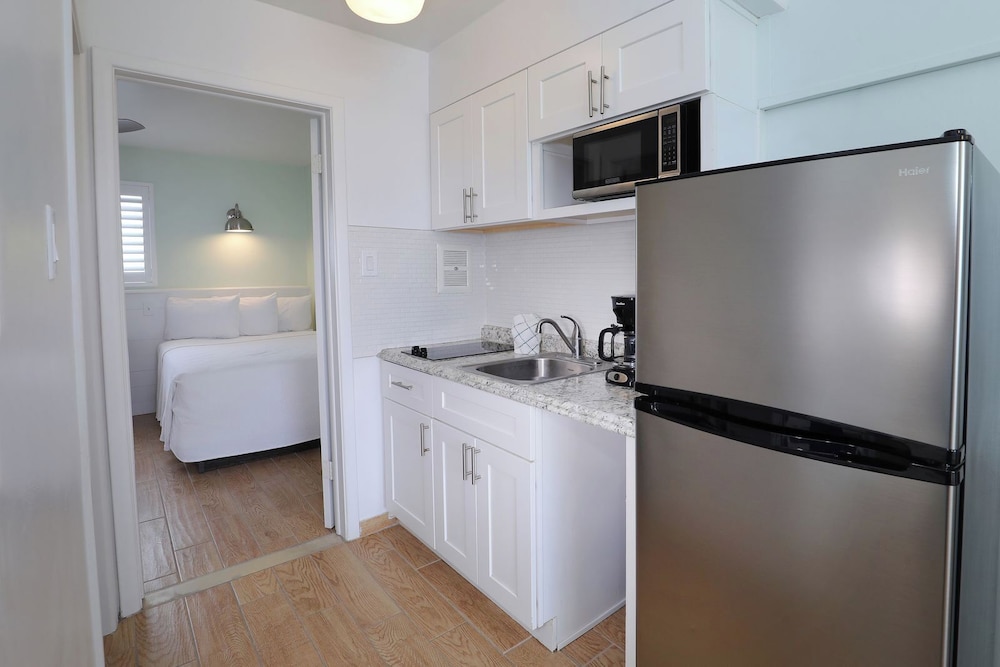 Paradise Ocean Front Resort 14/45