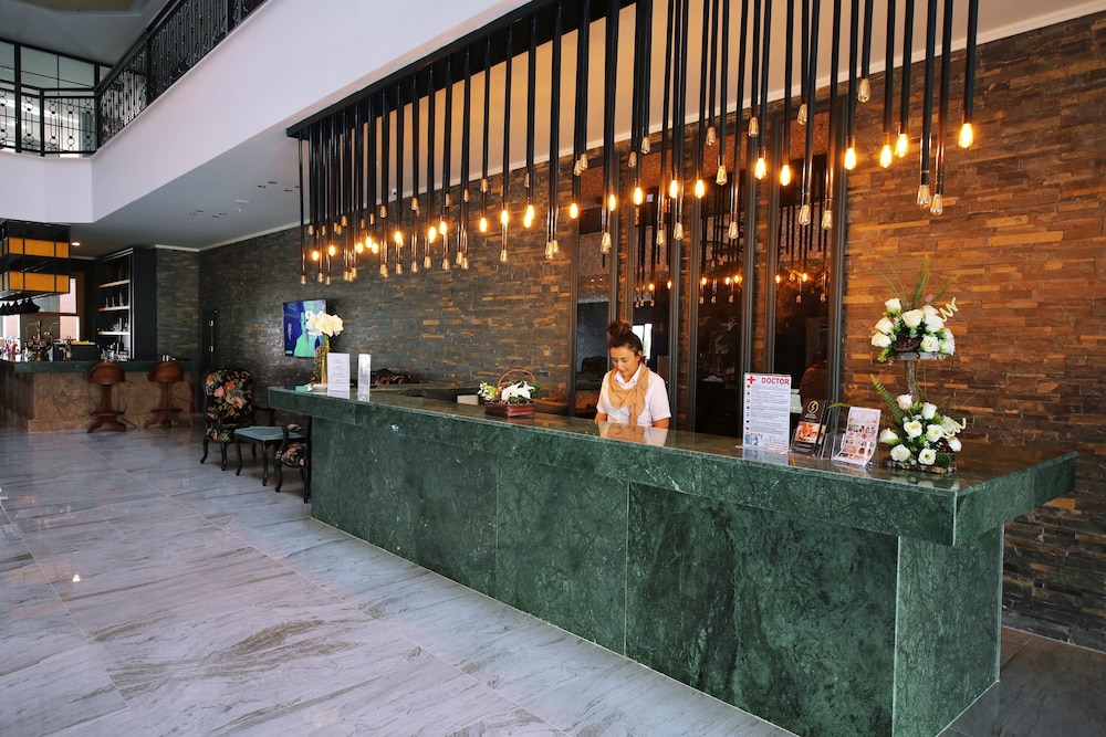 Sey Beach Hotel & Spa 8/50