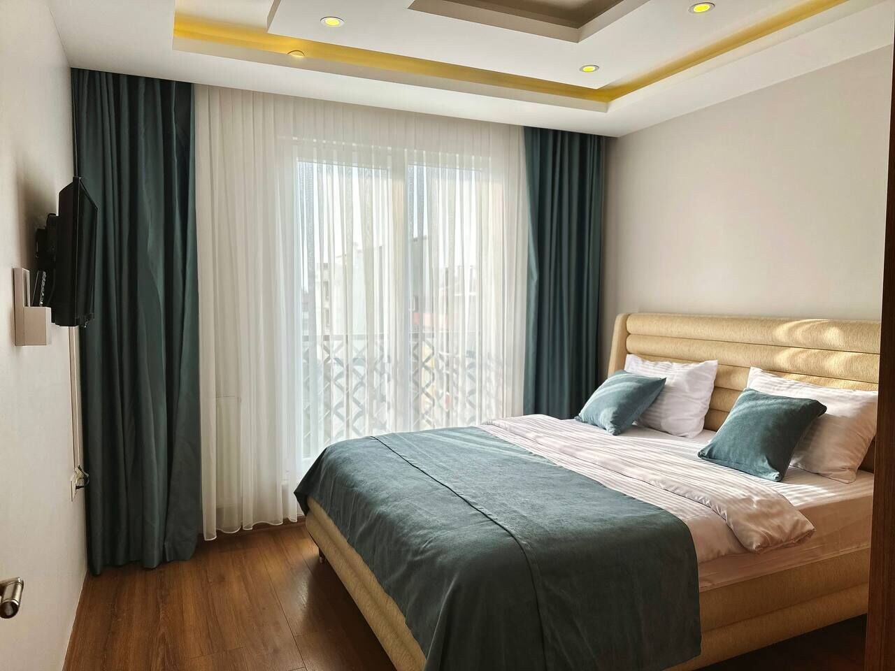 BASIC, SUITE, KING BED, CITY VIEW, SOFA, KITCHEN