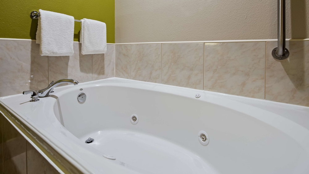 Best Western Plus Mansfield Inn & Suites 17/34