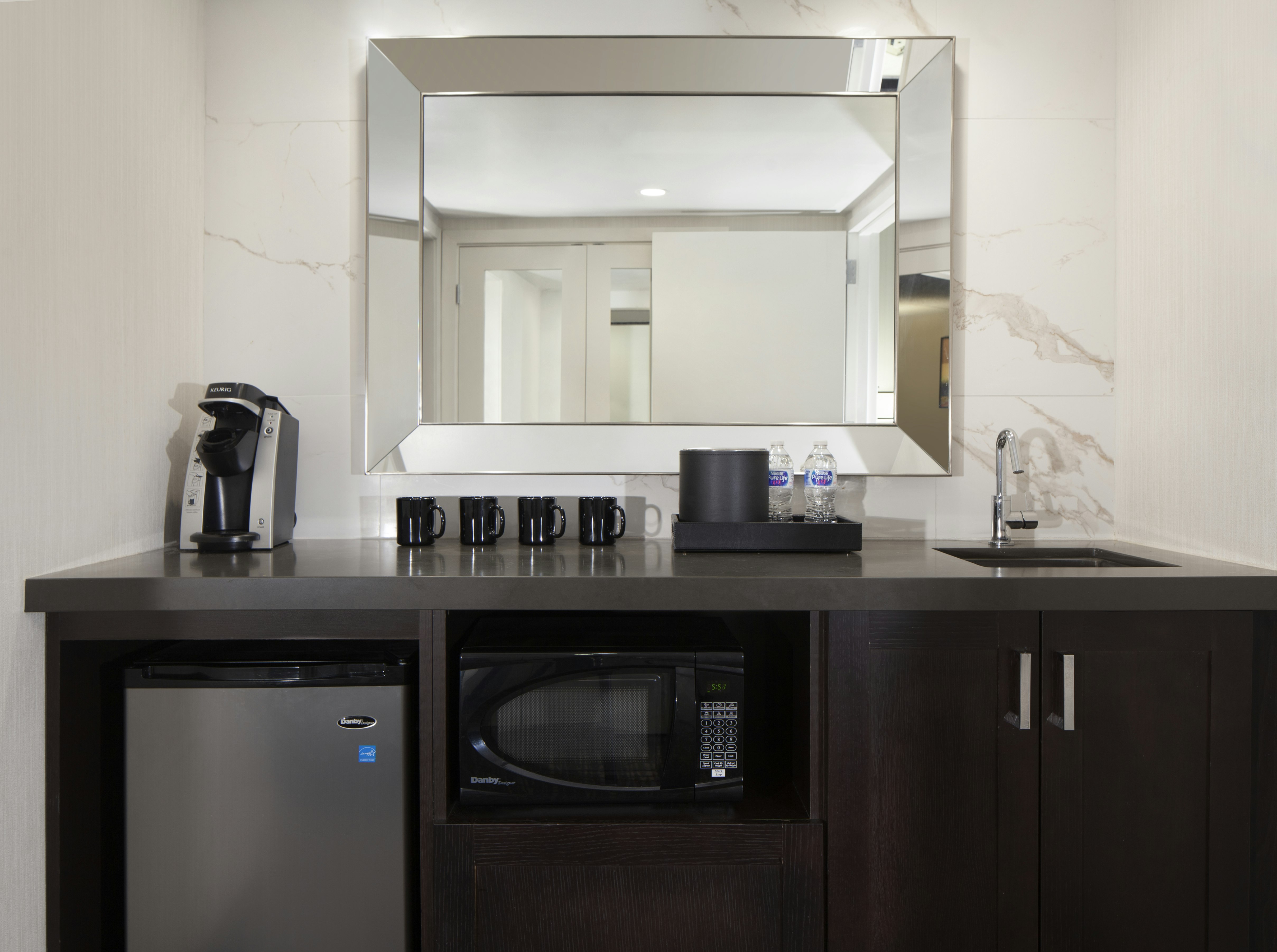 Embassy Suites by Hilton Philadelphia Airport 68/69