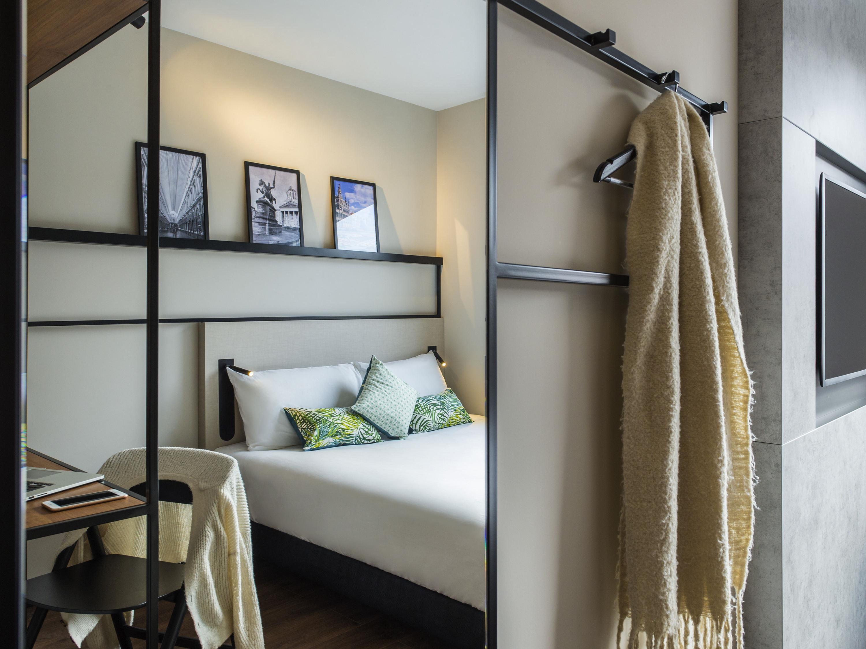 ROOM, DOUBLE BED
