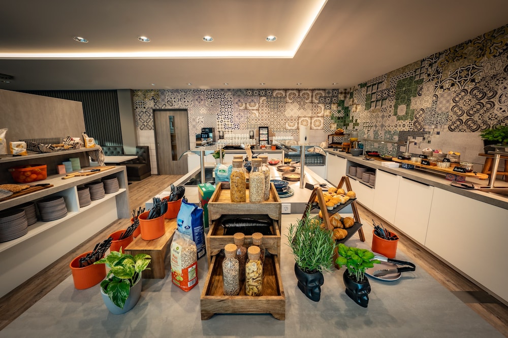 LOGINN Hotel Stuttgart Zuffenhausen 28/35