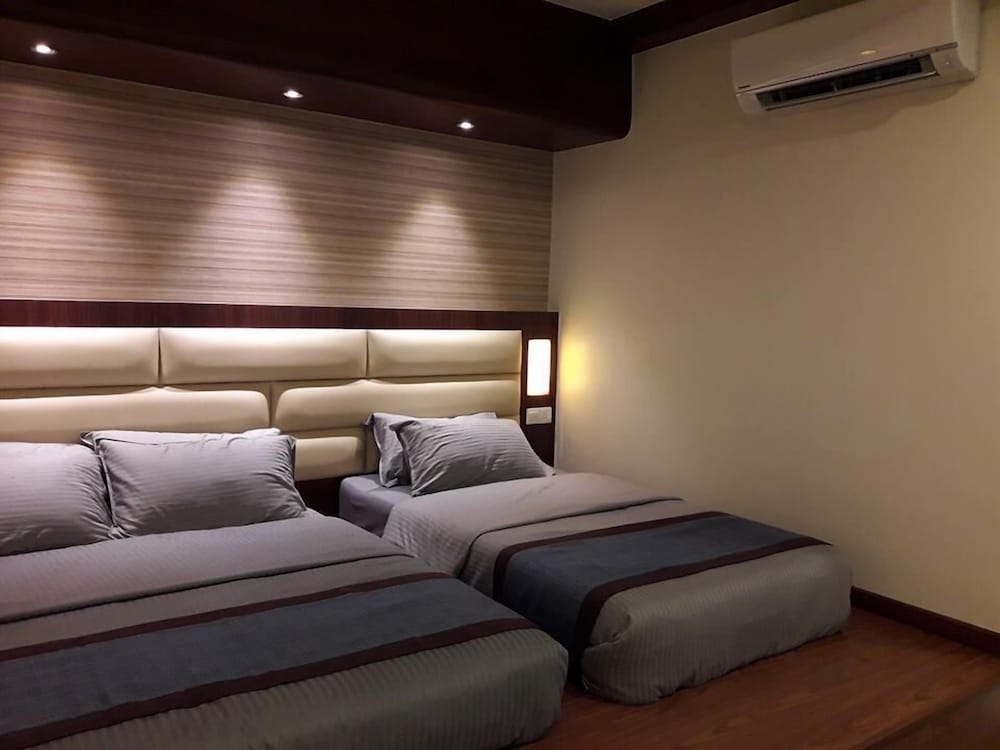 ROOM, TRIPLE
