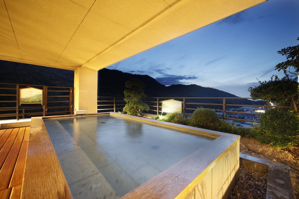 Kotohira Onsen Kotosankaku 62/64