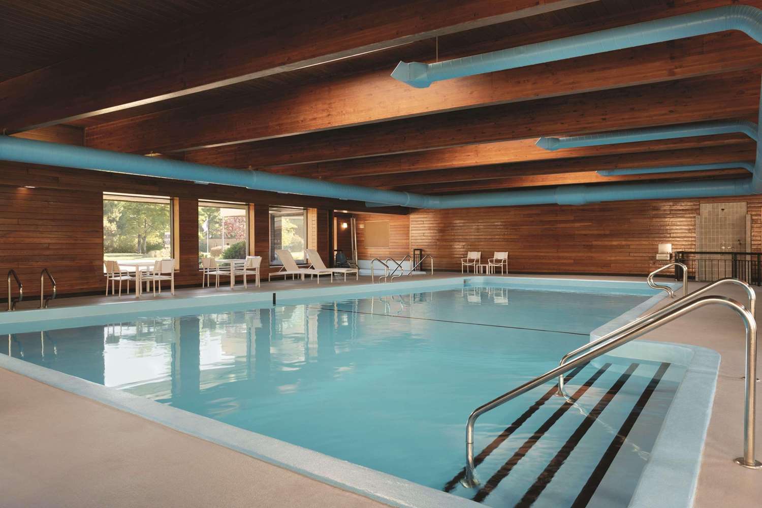 Country Inn and Suites by Radisson, Traverse City, MI 23/46
