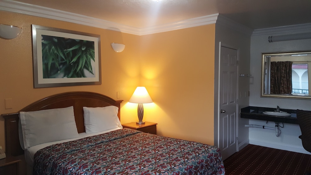 Flamingo Inn Long Beach 15/56