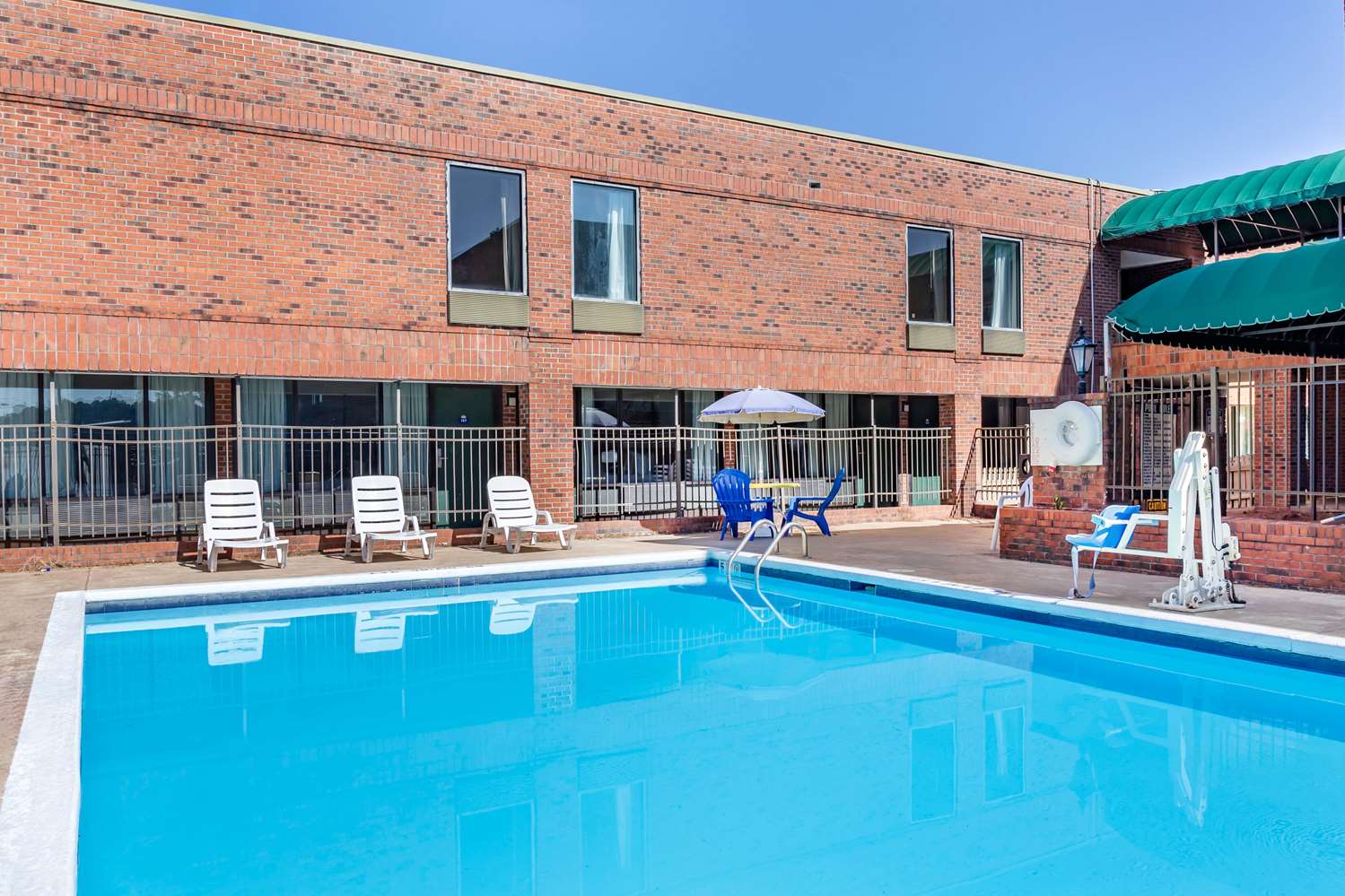 Days Inn Suites By Wyndham Rocky Mount Golden East 8/56