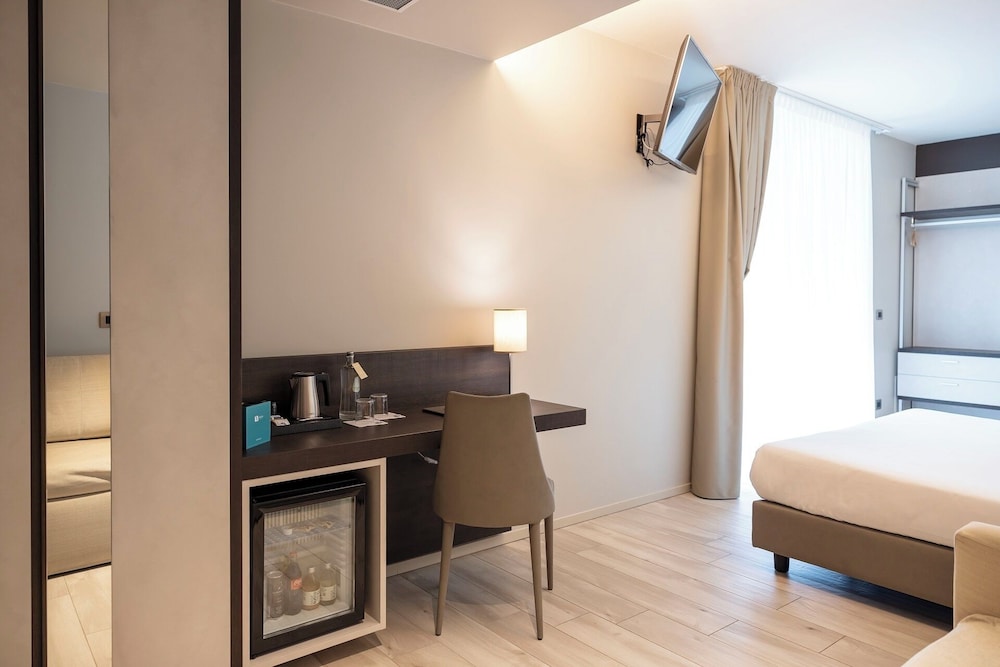 Classic, Twin Beds, Sofa, Vision Hotel 4/6