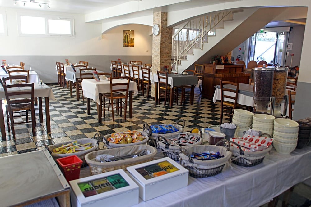 HOTEL LE PETIT MANOIR REST. LA TONNELLE 19/27