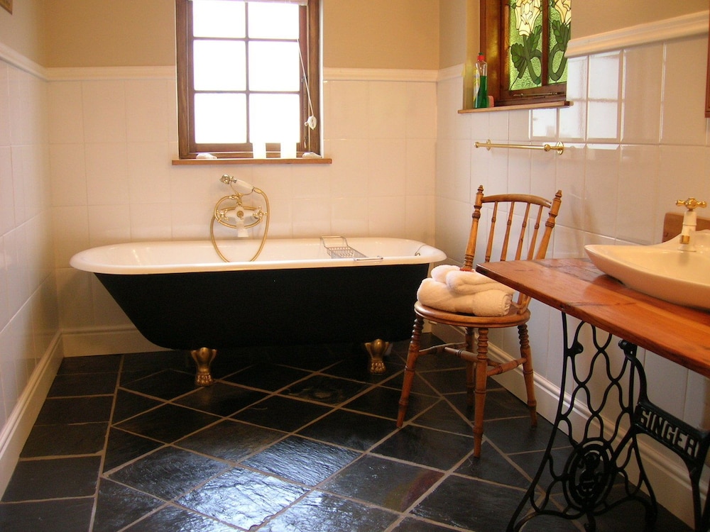 The Old Trading Post - Guest House 50/50